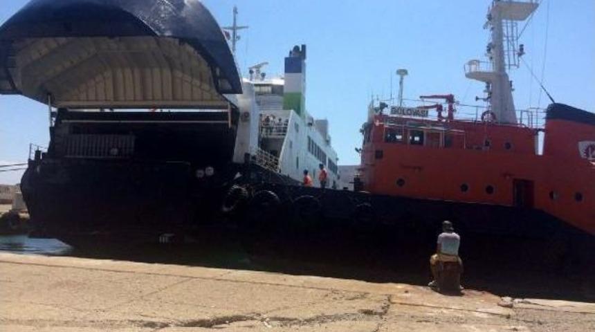 Makine Arızası Yapan G&ouml;k&ccedil;eada Feribotu Yolda Kaldı (2)
