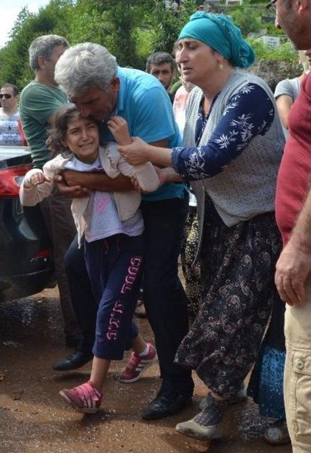 Artvin&rsquo;de Selde Hayatını Kaybedenler Toprağa Veriliyor 3