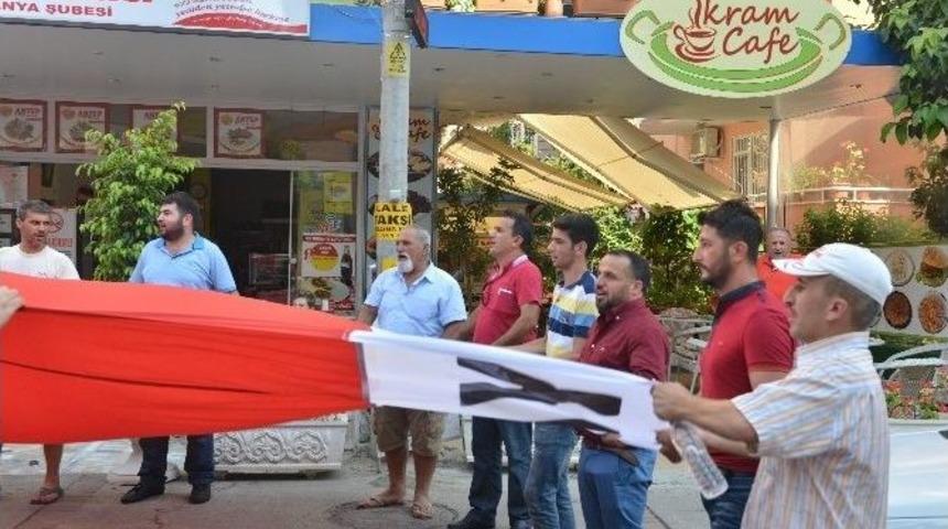 Alanya&rsquo;da Esnaftan &rsquo;ya Sev Ya Terk Et&rsquo; Pankartı