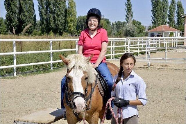 Hayvan Sevgisi İle Rehabilitasyon 1