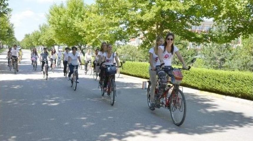 Kadın Hakları İ&ccedil;in Pedal &Ccedil;eviren Hollandalı Bisiklet&ccedil;iler Esog&uuml;&rsquo;de