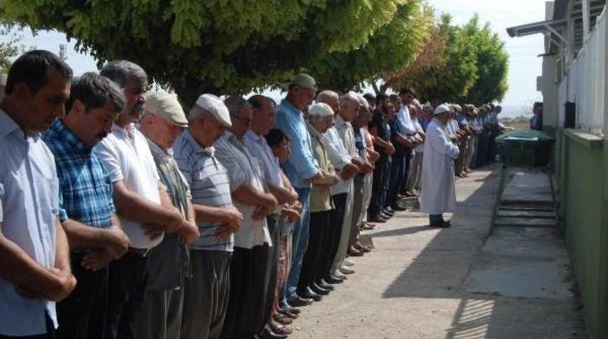 Nizip'te &Ouml;ld&uuml;r&uuml;len Bek&ccedil;i Toprağa Verildi