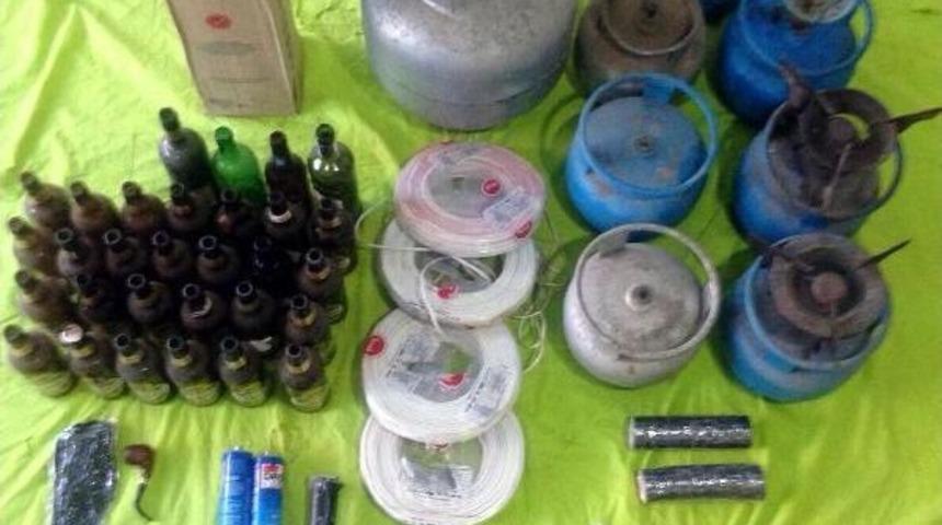 Diyarbakır'da 3'&uuml; Mutfak, 4'&uuml; Piknik T&uuml;p&uuml;yle G&uuml;&ccedil;lendirilmiş 7 Bomba Ele Ge&ccedil;irildi