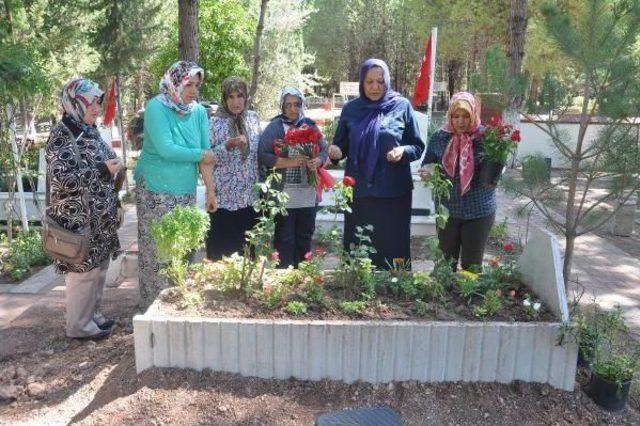 Şehit Yüzbaşının Babasından 'asılsız Ve Çirkin Haberlere' Tepki