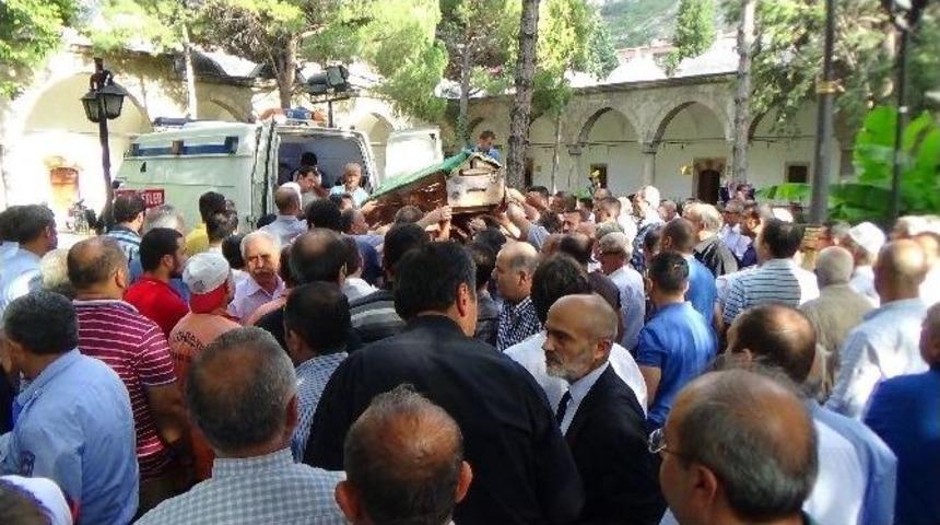 Cenazesi Şof&ouml;rl&uuml;ğ&uuml;n&uuml; Yaptığı Ambulansla Uğurlandı