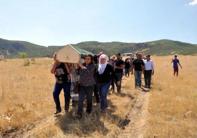 Şile Çöplüğünde Cesedi Bulunan Kadını,son Yolculuğuna Kadınlar Uğurladı