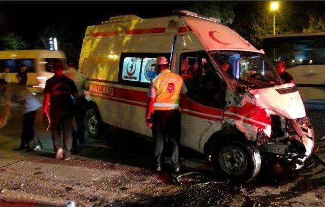 Ambulans Ile Otomobil &Ccedil;arpıştı: 1 &Ouml;l&uuml;, 5 Yaralı 1