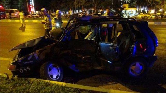 Ambulans Ile Otomobil &Ccedil;arpıştı: 1 &Ouml;l&uuml;, 5 Yaralı 2