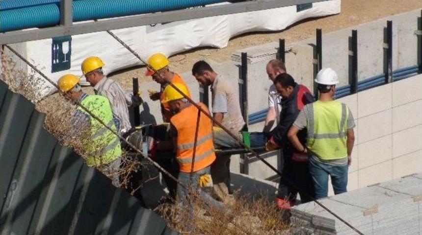 (&ouml;zel Haber) Metro Şantiyesinde Y&uuml;zlerce Kilo Demirin Altında Kaldı