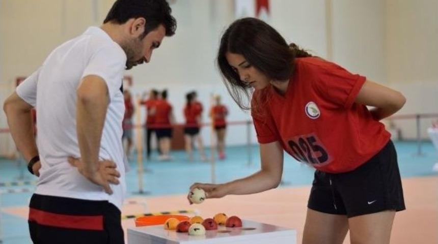 Adaylar Yetenek Sınavında Ter D&ouml;kt&uuml;