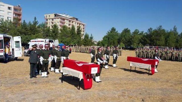 Siirt te Kazada Şehit Olan 2 Korucu Törenle Toprağa Verildi 1