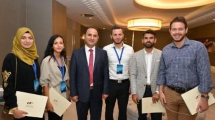 Gen&ccedil; Liderler Sertifikalarını Aldı