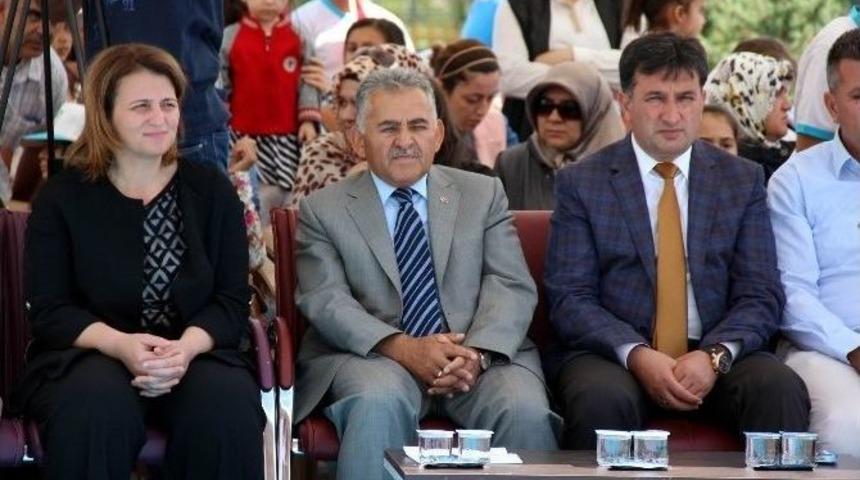 Melikgazi Belediyesi Yaz Okulları &Ouml;ğrencileri H&uuml;nerlerini Sergiledi