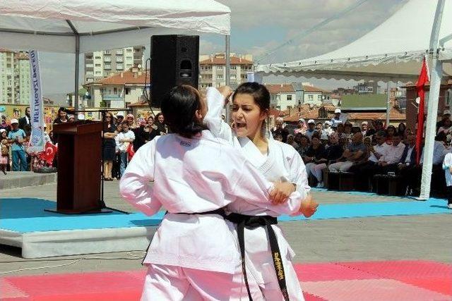 Melikgazi Belediyesi Yaz Okulları Öğrencileri Hünerlerini Sergiledi