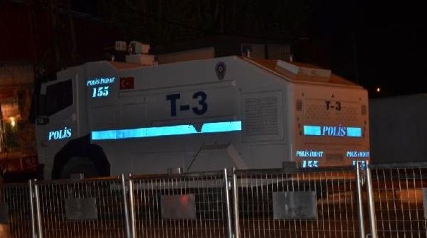 Bomba Y&uuml;kl&uuml; Ara&ccedil; Ihbarı Polisi Harekete Ge&ccedil;irdi