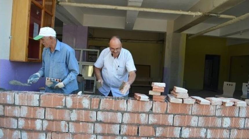 Okul M&uuml;d&uuml;r&uuml; Ve &Ouml;ğretmenler Duvar &Ouml;rd&uuml;