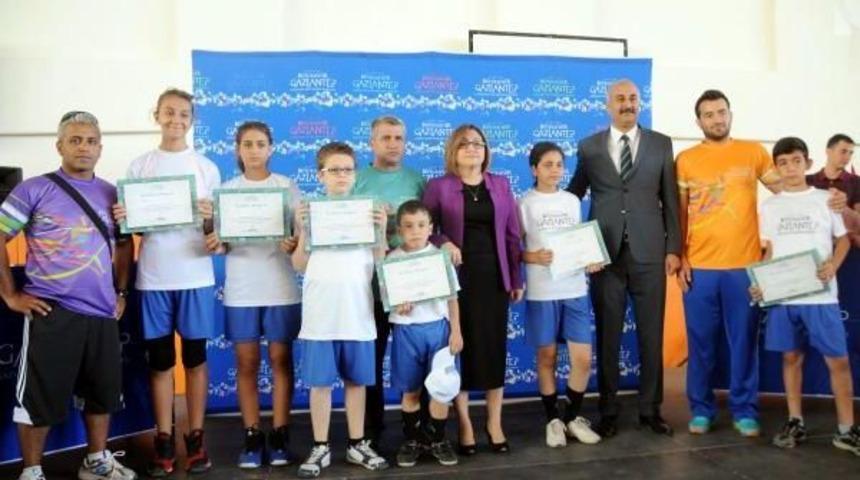 Gaziantep'te Yaz Spor Okullarını Bitiren 7 Bin &Ouml;ğrenciye Sertifika