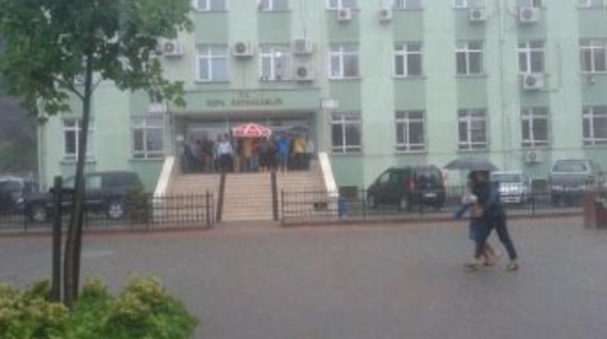 Hopa&rsquo;da Sağanak Yağış