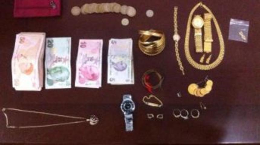 Amcasının Evini Soydu, Tatil Yaparken Yakalandı