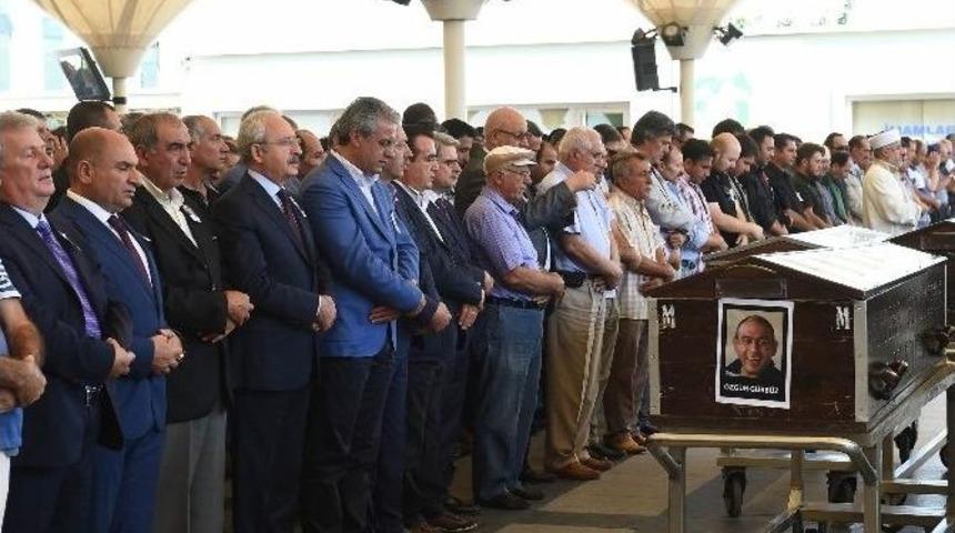 Kılı&ccedil;daroğlu, &Ouml;zg&uuml;r G&uuml;rb&uuml;z&rsquo;&uuml;n Cenaze Namazına Katıldı