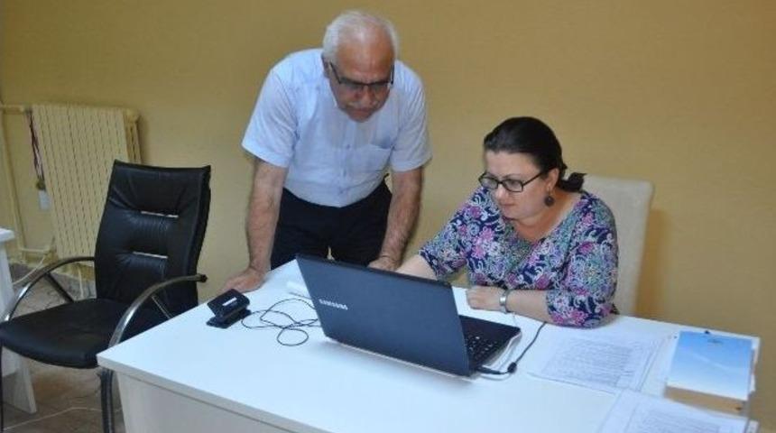 Boz&uuml;y&uuml;k Kent Konseyi Belediyenin &Ccedil;ağrısına Duyarsız Kalmadı