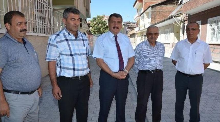 Niyazi Mahallesi&rsquo;nde Kaldırım Ve Yol &Ccedil;alışması