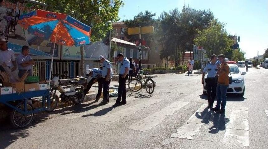 Adıyaman&rsquo;da Otomobille Motosiklet &Ccedil;arpıştı: 1 Yaralı