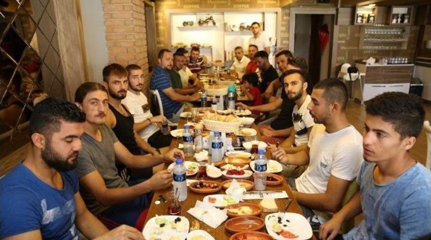 Manisa B&uuml;y&uuml;kşehir Belediyespor Moral Depoluyor