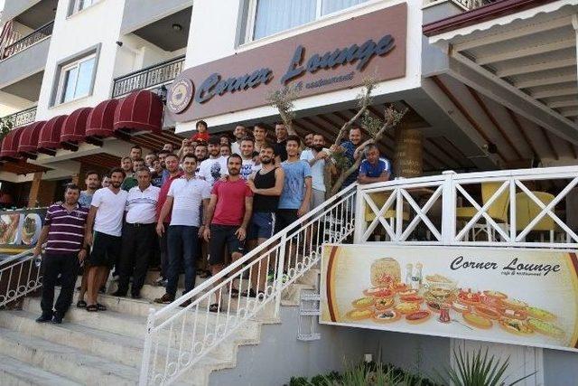 Manisa Büyükşehir Belediyespor Moral Depoluyor