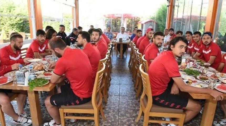 Utaş Uşakspor&rsquo;ta Hedef Profesyonel Lig