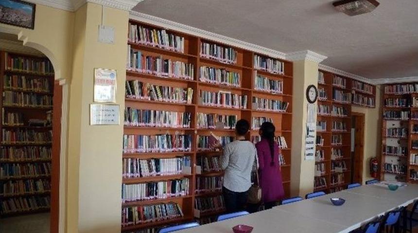 Kelkit K&uuml;t&uuml;phanesinden 8 Ayda 12 Bin 565 Kişi Yararlandı