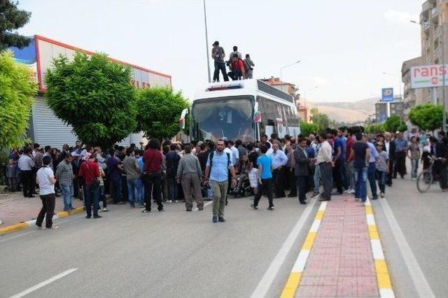 Van’da Hdp Ve Dbp’den Tutuklamalara Ve Operasyonlara Tepki