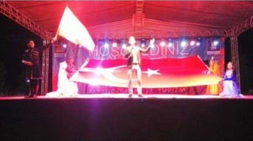 Festival&rsquo;de Azerbaycan Halk Dansları Topluluğu&rsquo;nun G&ouml;sterisi İlgiyle İzlendi