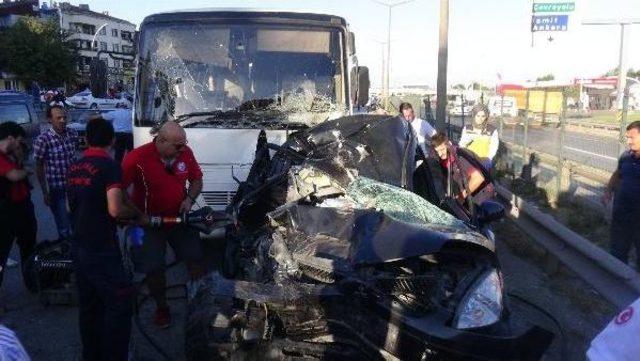 Minibüs Ile Kamyon Arasında Sıkışan Otomobilde 2 Kişi Ağır Yaralandı