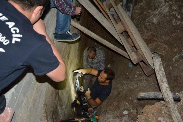 Toprak Altında Kalan Iş&ccedil;i 3 Saat Sonra Kurtarıldı 3