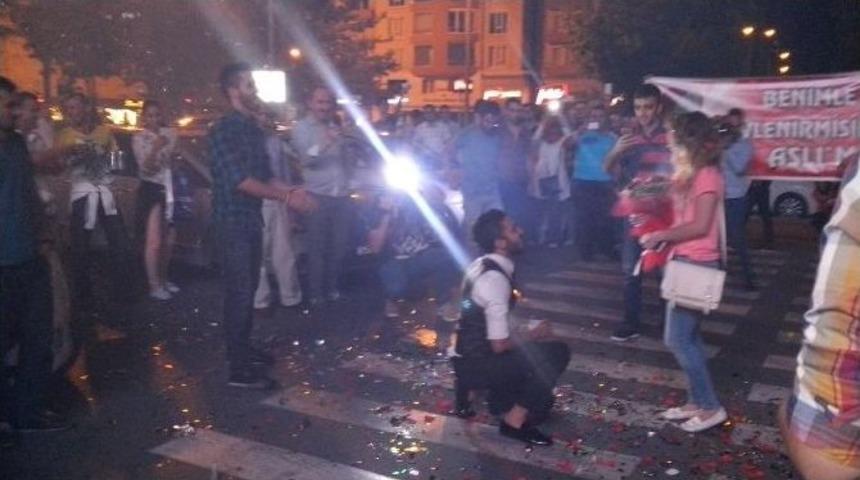 Kayseri&rsquo;de S&uuml;rpriz Evlenme Teklifi