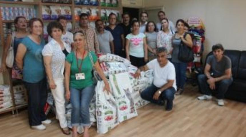 Kihayko, Sokak Hayvanları İ&ccedil;in Mama Dağıttı