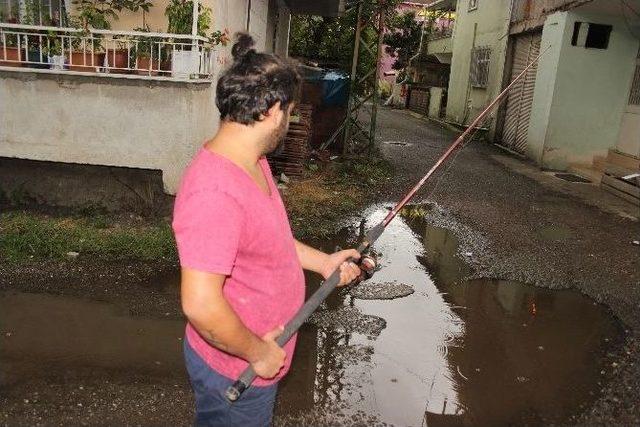 Çarşamba’da Yoldaki Çukura ‘oltalı’ Protesto