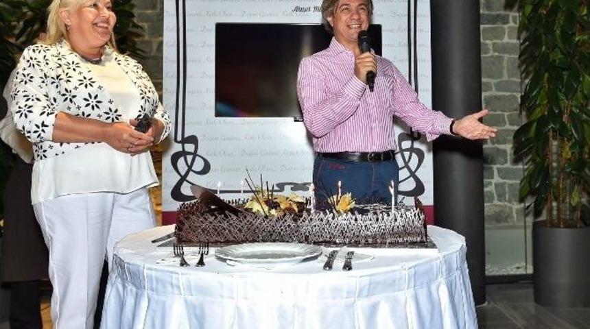 Başkan Demircan, &Ccedil;alışanlarının Doğum G&uuml;n&uuml;n&uuml; Kutladı