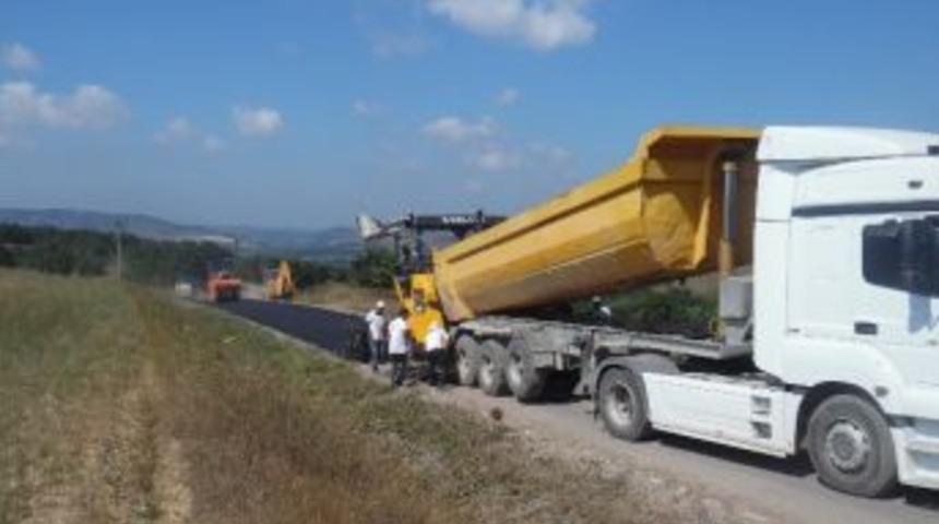 İzmit Belediyesi K&ouml;ylerde Asfaltlama Yapıyor