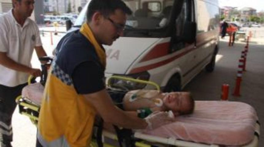 Su Dolu Kovaya D&uuml;şen &Ccedil;ocuk, Son Anda Kurtarıldı