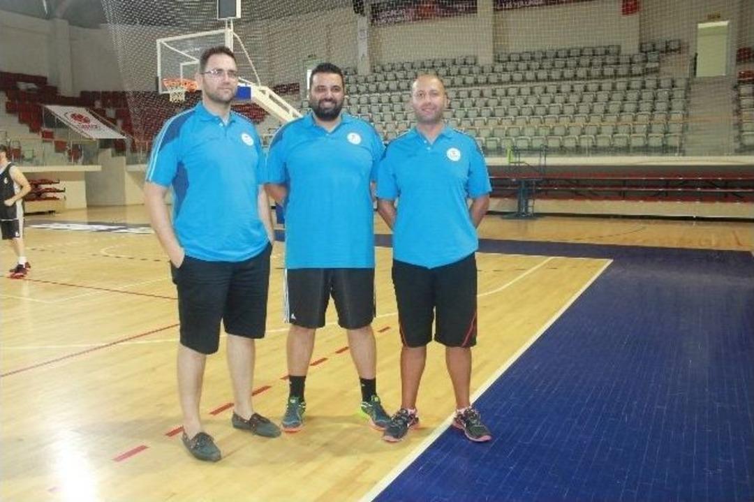 Yalova Belediyespor Parkeye İndi