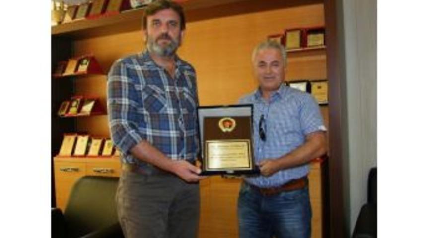 Şenlik Ağası Sarıca’dan Başkan Gökce’ye Plaket