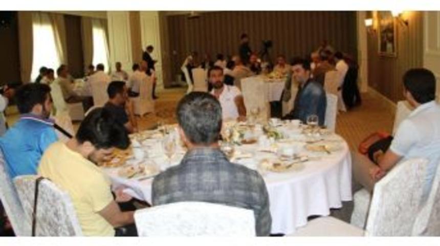 Chp Heyeti Basınla Bir Araya Geldi