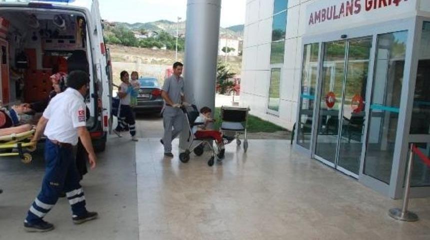 &Ccedil;orum'da 2 Ayrı Kaza: 6'sı &Ccedil;ocuk, 13 Yaralı