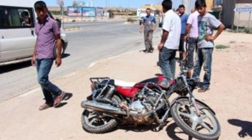 Ceylanpınar&rsquo;da Motosiklet Kazası: 2 Yaralı