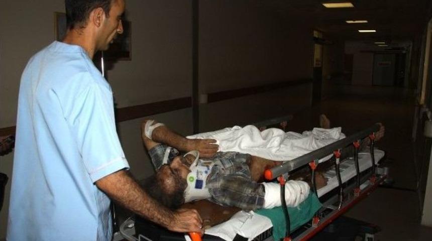 Asans&ouml;r&uuml;n Altında Kalan 2 İş&ccedil;i Yaralandı