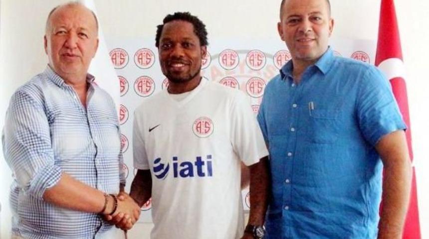 Antalyaspor, Jean Makoun Ile 2 Yıllık S&ouml;zleşme Imzaladı