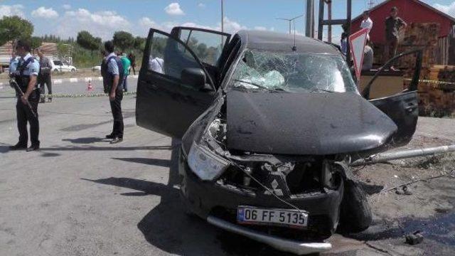 Zırhlı Polis Aracı Ile Vedaş Ekibini Taşıyan Otomobil Çarpıştı: 4 Yaralı