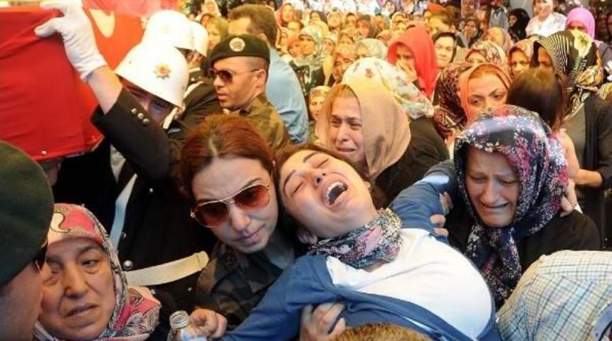 Şehit Cenazesinde G&ouml;zyaşı Sel Oldu